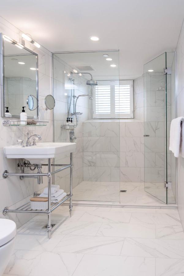 The Observatory Hotel Christchurch Exterior photo A shower with a sliding door