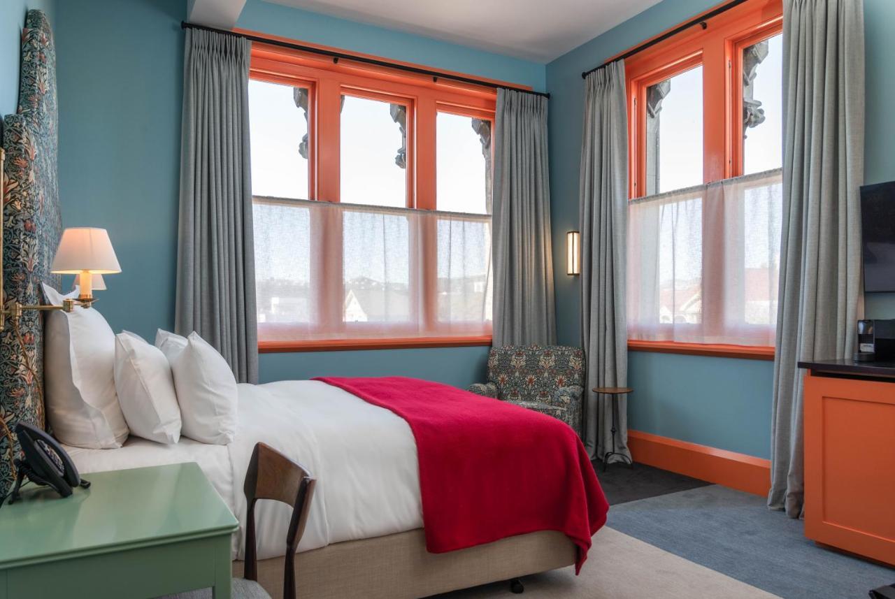 The Observatory Hotel Christchurch Exterior photo A guest room at Hotel Valencia